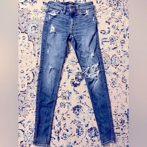Hollister Women’s super skinny distressed jeans size 28